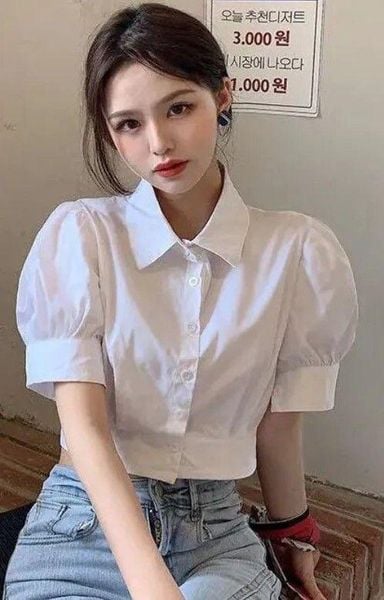 Outfit đi Huế - Áo sơ mi croptop vừa phải đi cùng quần cạp cao ống rộng