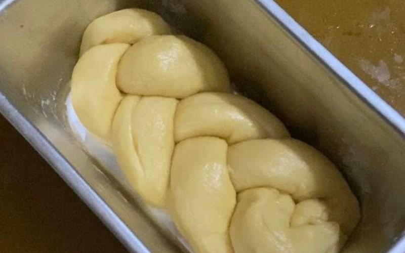 Xử lý bột và tạo hình bánh