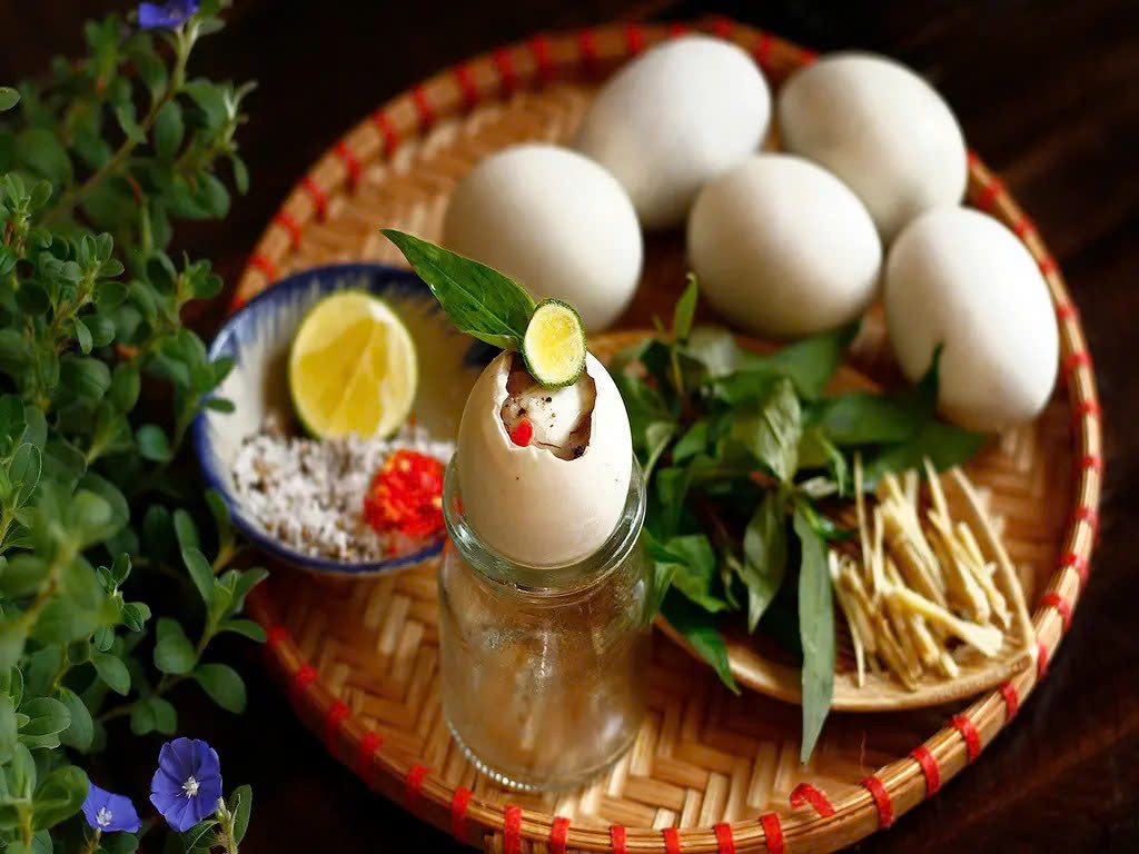 Trứng vịt lộn