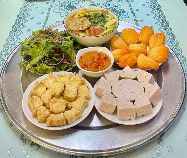 Bữa cơm gia đình đa dạng, phong phú với chi phí hợp lý