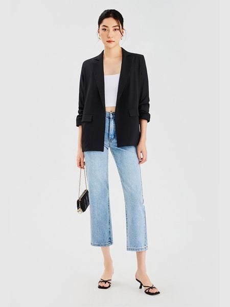 Phối quần ống côn với blazer tạo vẻ ngoài thanh lịch, chuyên nghiệp
