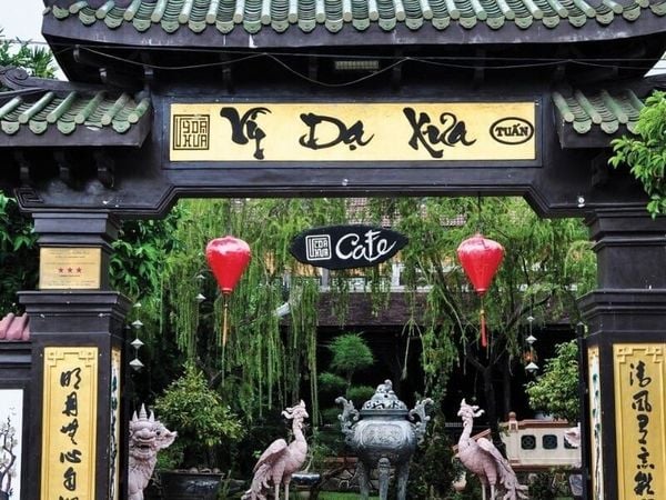 Trang phục cafe dạo phố nội thành Huế