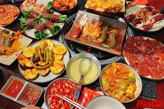 Thịt nướng trên ngói đất nung tại Gia Bảo Sapa