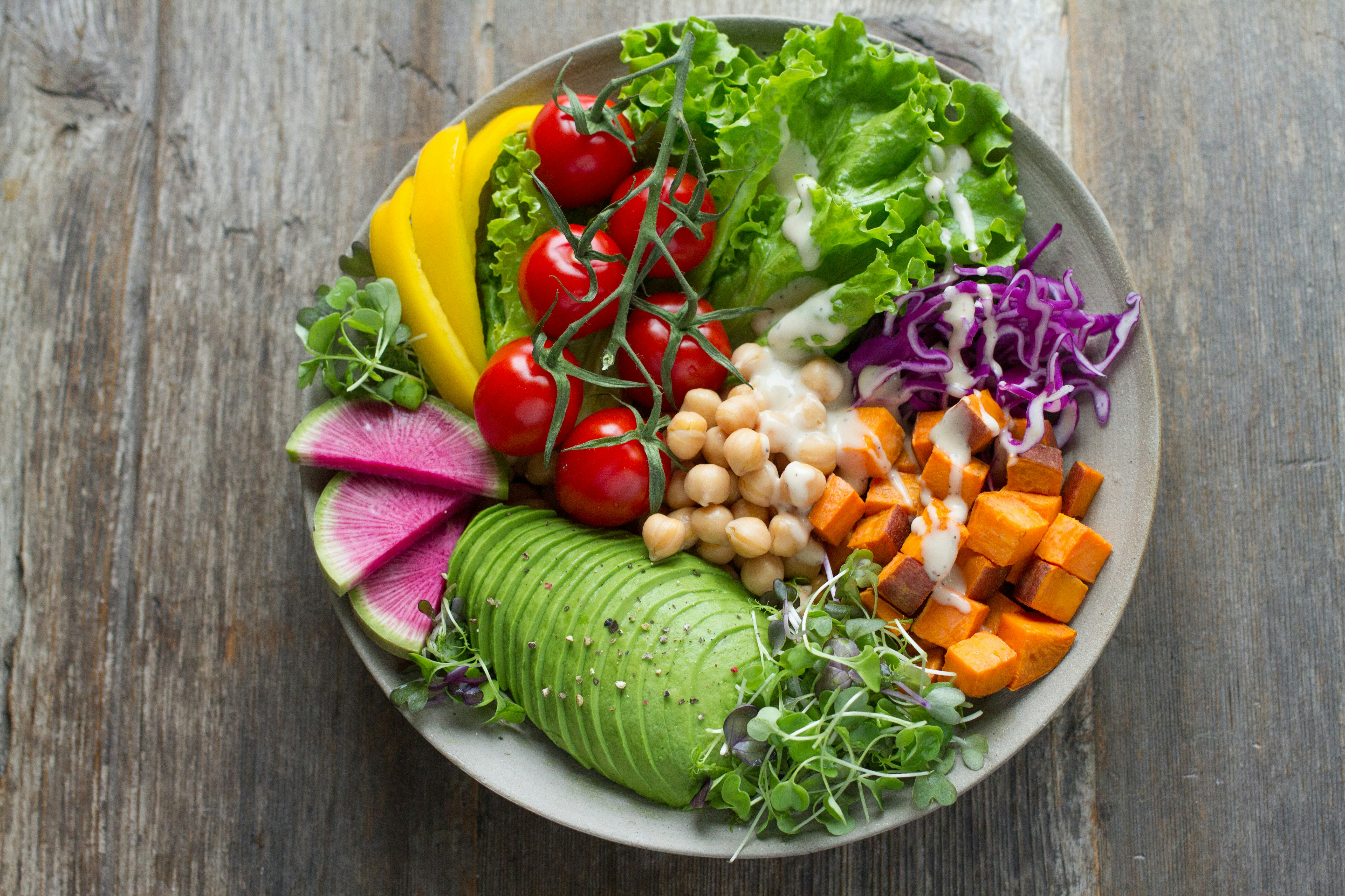 Mâm bữa ăn eat clean cân bằng đạm, rau và tinh bột tốt