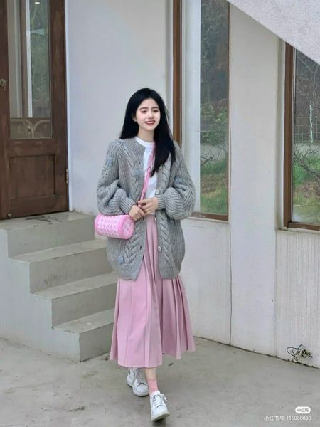 Áo len + Chân váy xếp ly