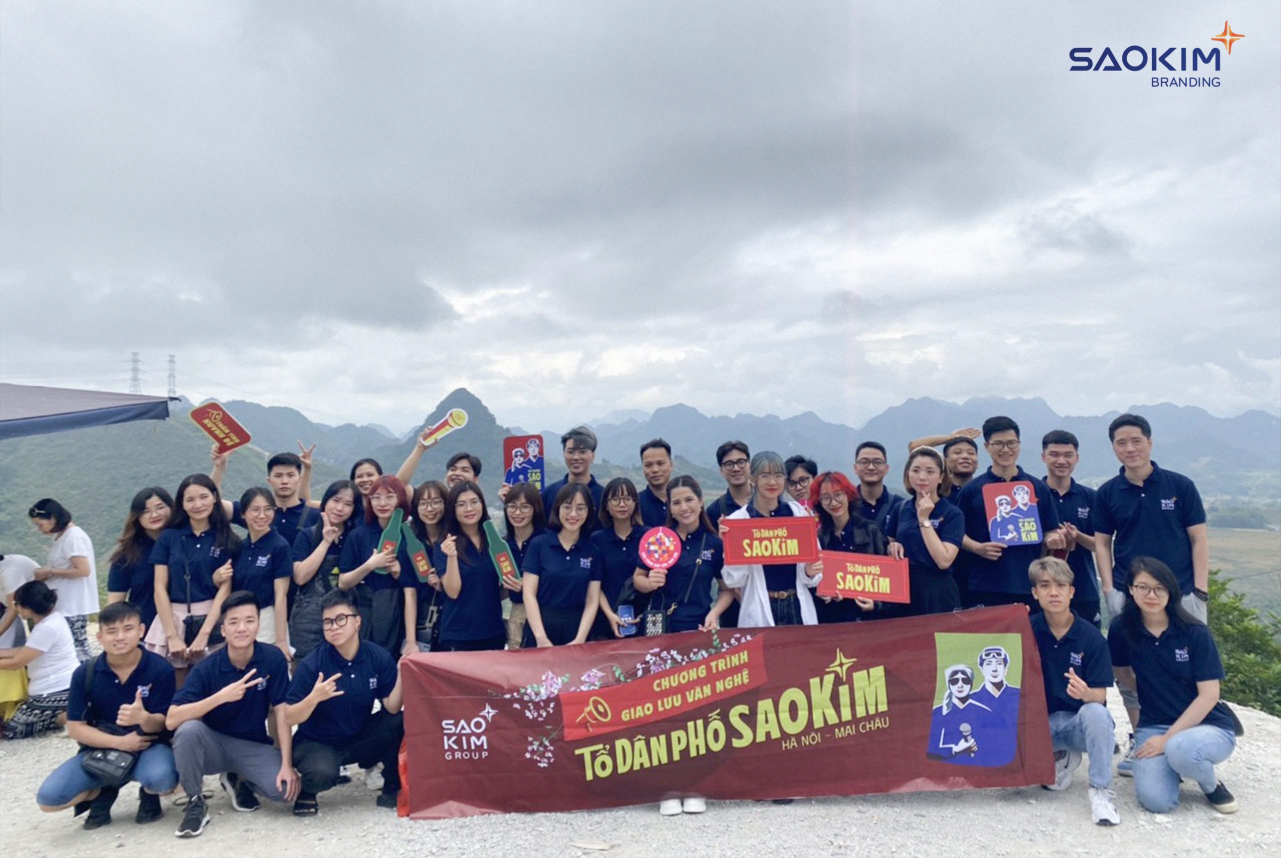 Bản Lác với thung lũng mở, ruộng đồng và nếp nhà sàn tạo cảm giác nghỉ ngơi rất khác so với các cung du lịch dày đặc
