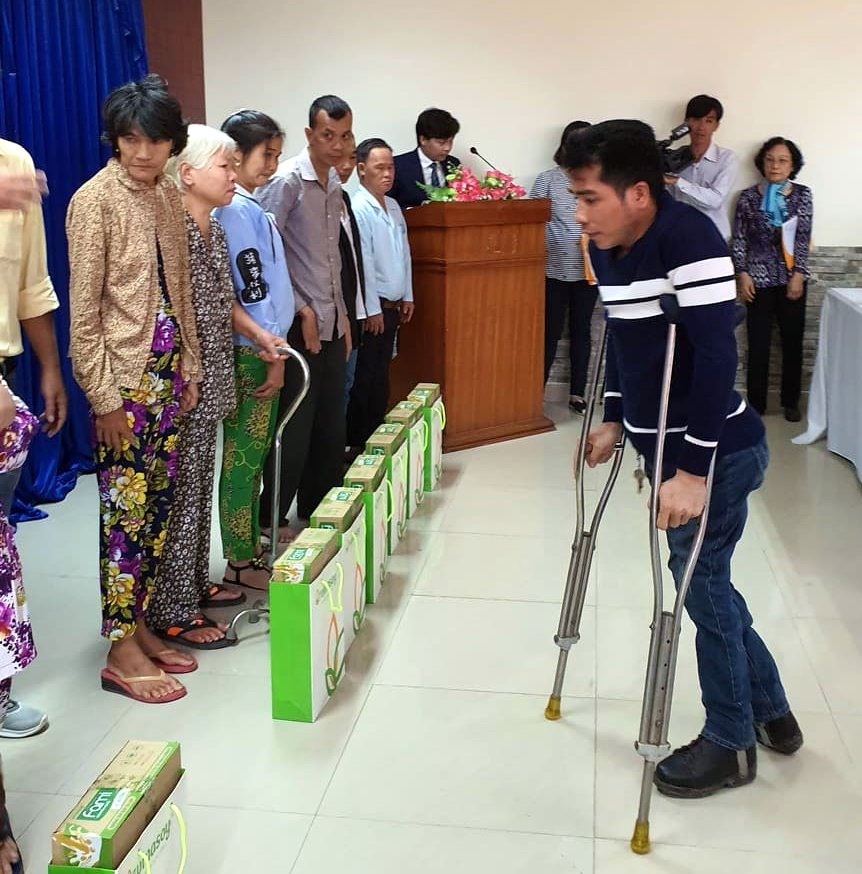 Trao quà ấm áp