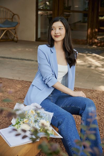 Outfit mùa xuân ở Hà Giang với lớp khoác nhẹ