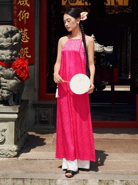 Áo dài Nhã Chúc với sắc hồng dịu dàng