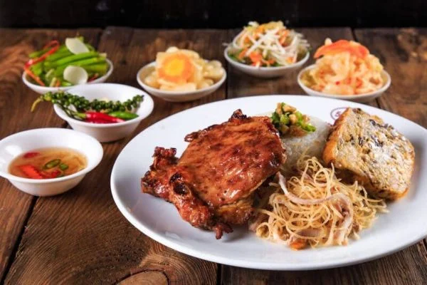 Cơm tấm sườn nướng hấp dẫn