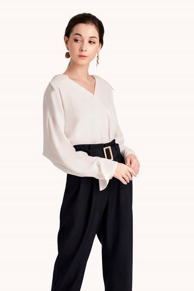 Sơ mi trắng cách tân mang đến sự phóng khoáng