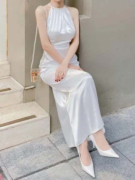 Đầm satin cổ yếm kín đáo