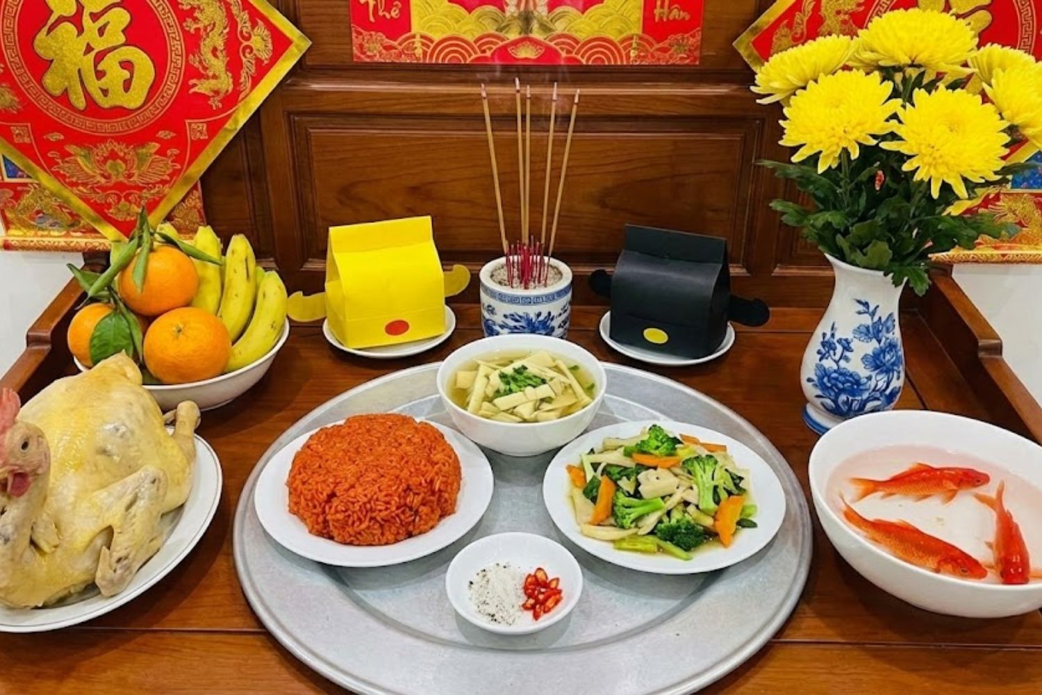 Chuẩn bị mâm cơm gọn gàng