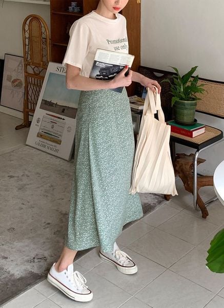 Chân váy midi mang lại nét thanh lịch, duyên dáng tuyệt đối cho nàng văn phòng
