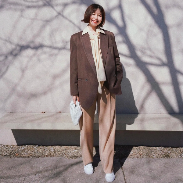 Quần ống rộng và áo blazer
