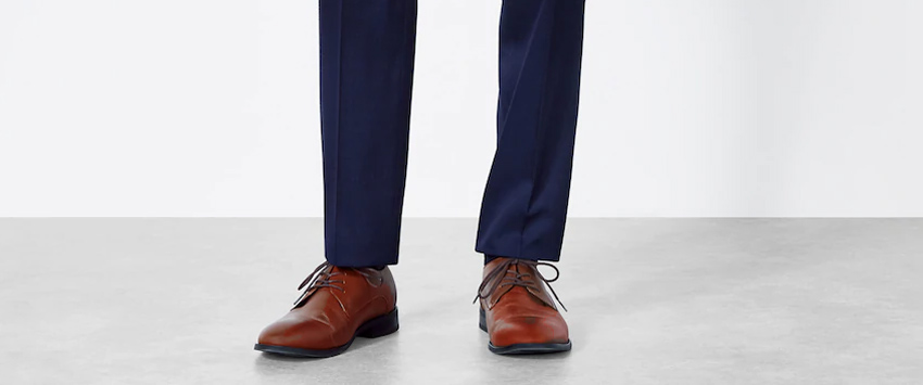 Quần trắng và áo thun