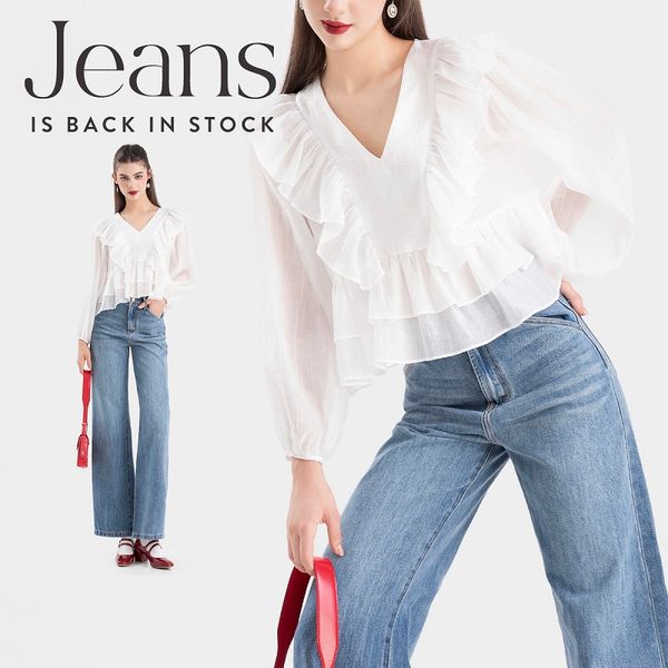 Áo sơ mi cổ bèo phối cùng quần jean ống suông