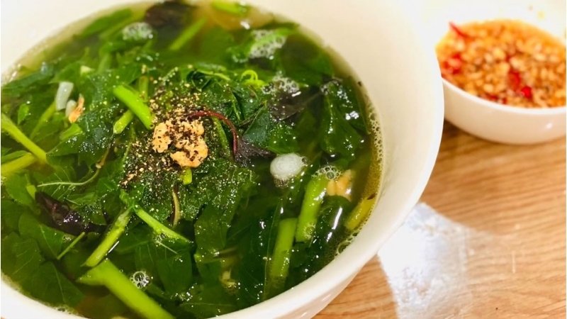 Cua rù rì nấu canh rau vặt
