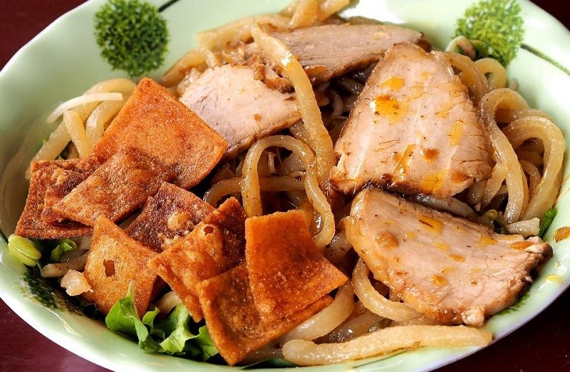 Món ăn đặc sản Việt Nam. Cao lầu