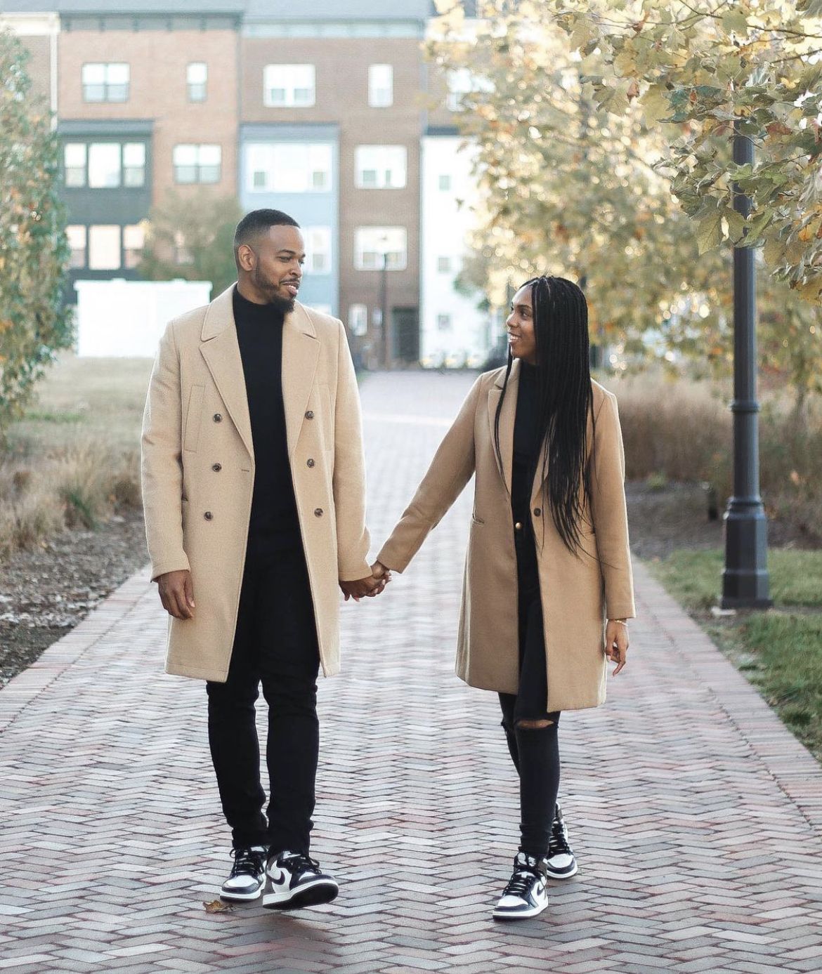 Cặp đôi phối đồ đôi màu sắc hài hòa