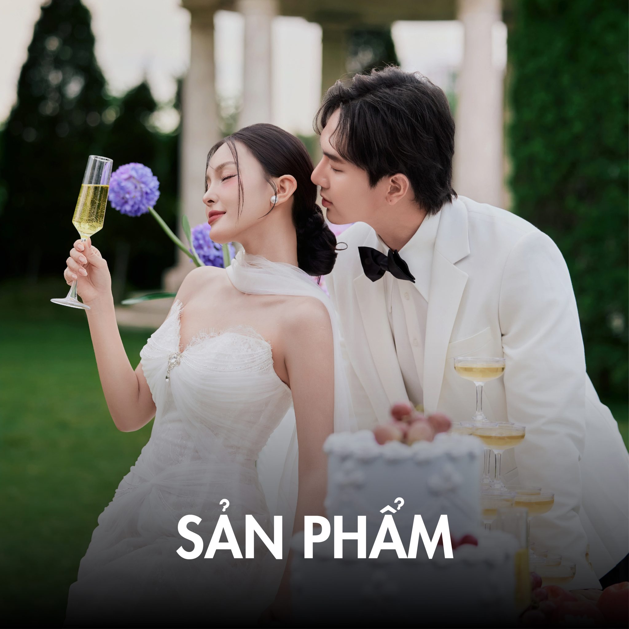 Cặp đôi tạo dáng tự nhiên khi chụp ảnh cưới