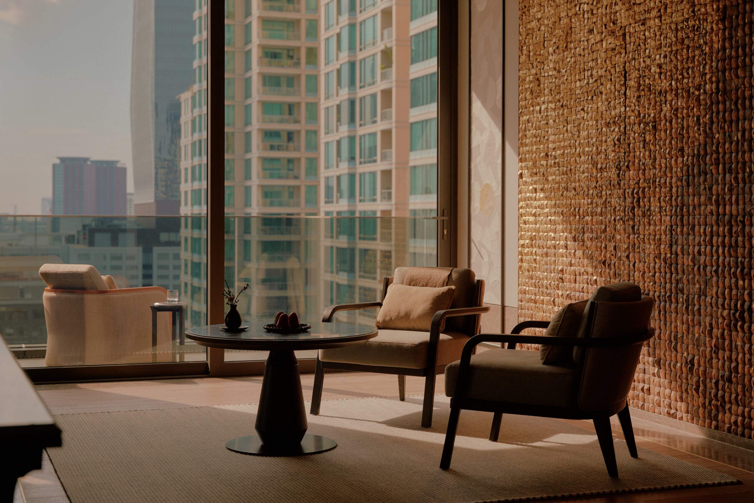 Aman Suite với view công viên Nai Lert