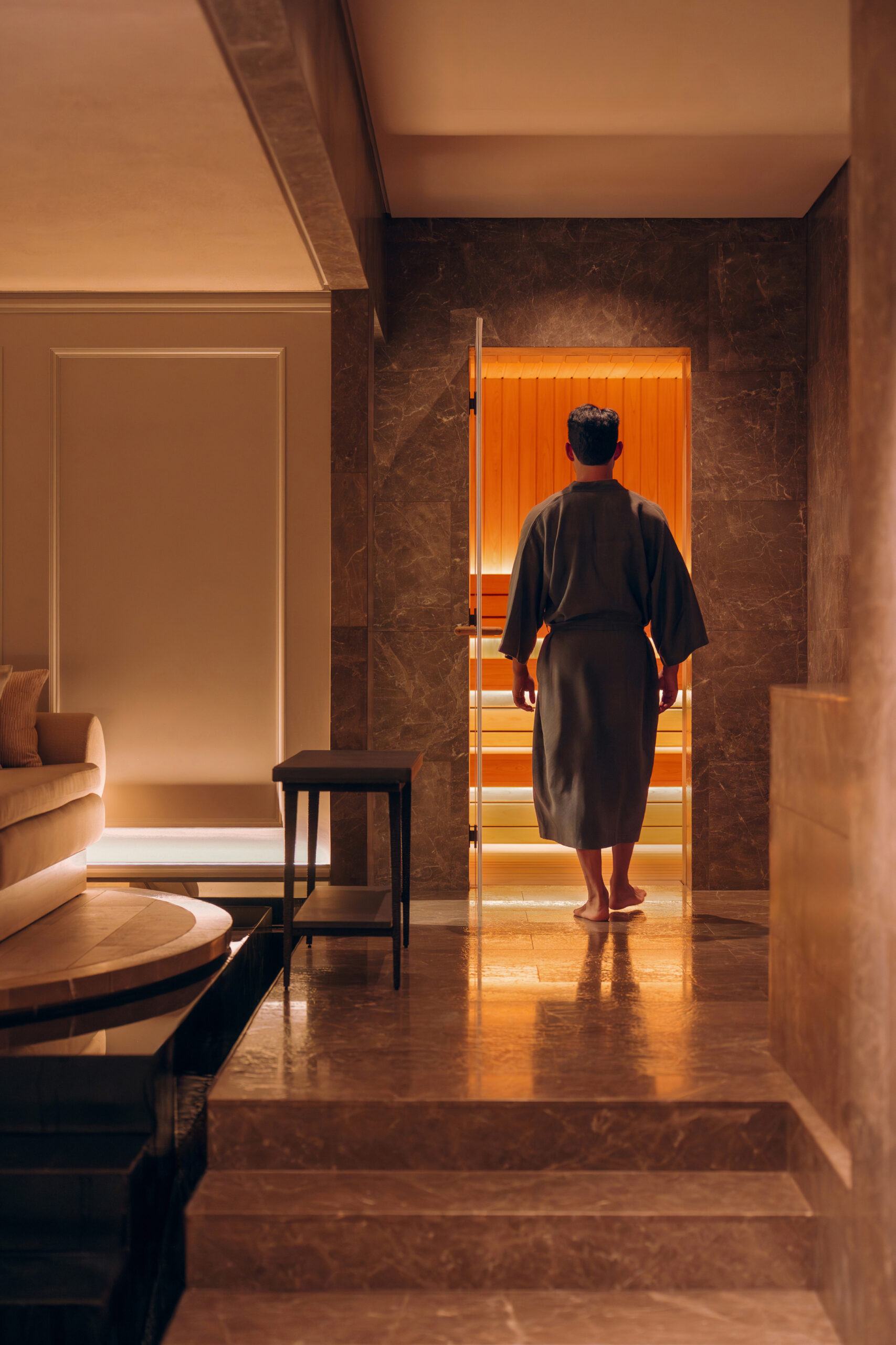 Spa riêng trong Aman Suite với bể nước nóng lạnh
