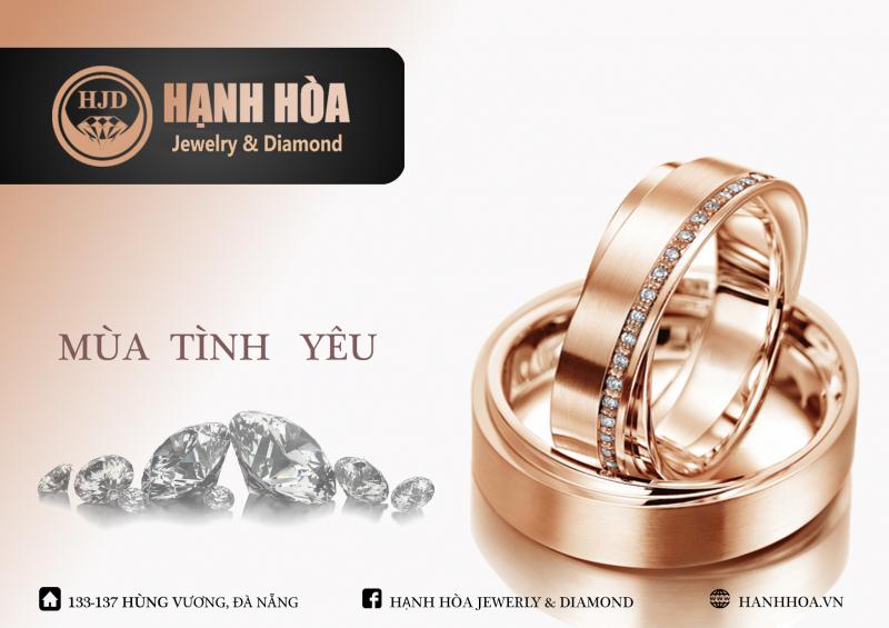 Cửa hàng trang sức uy tín với trưng bày nhẫn cưới đẹp