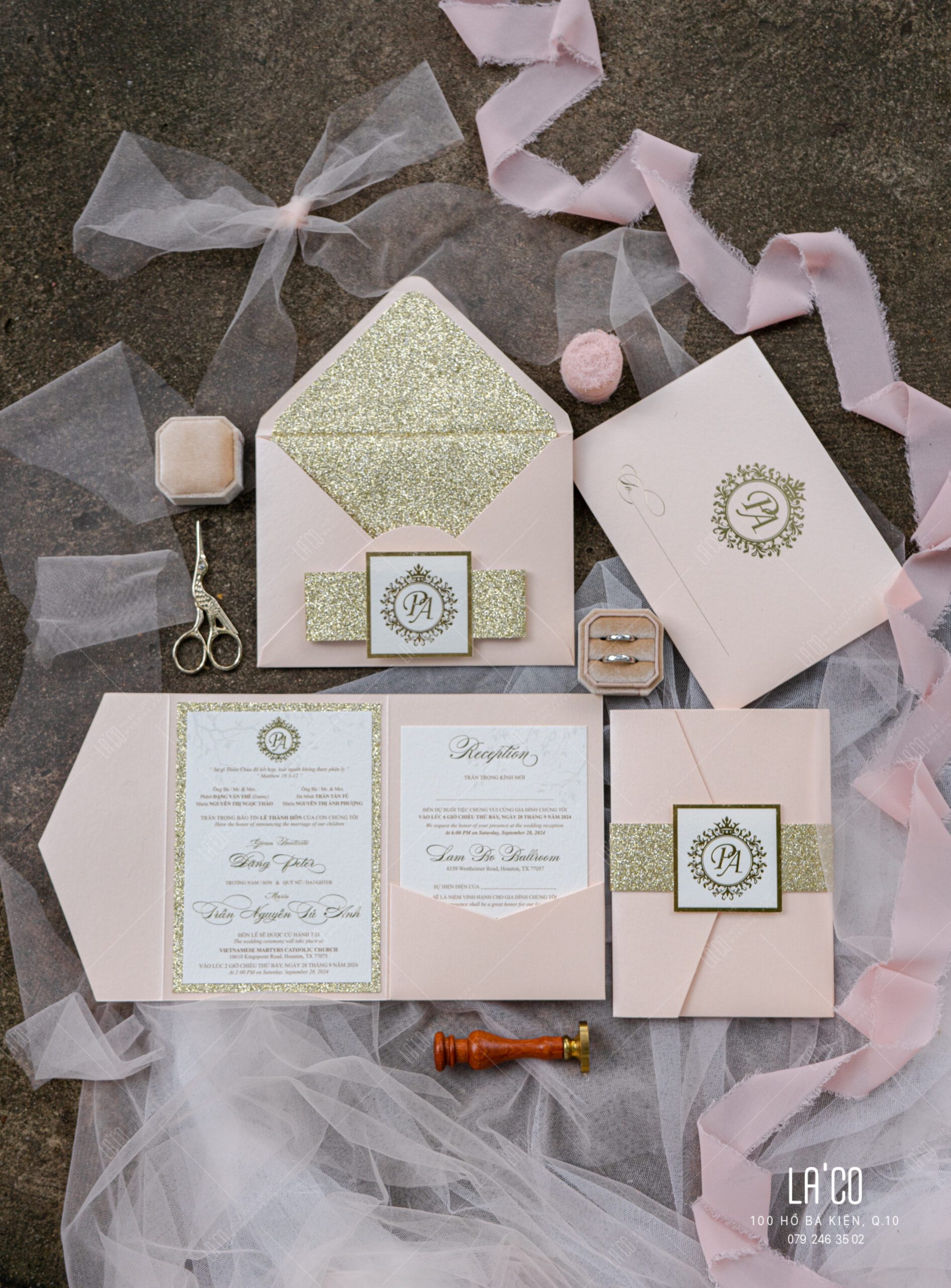 Thiệp cưới pocketfold với túi đựng sang trọng