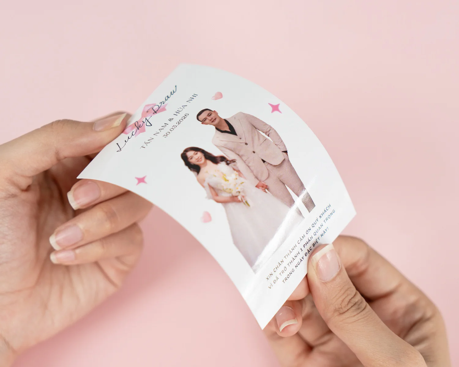 In thẻ cào may mắn đám cưới với thiết kế cá nhân hóa