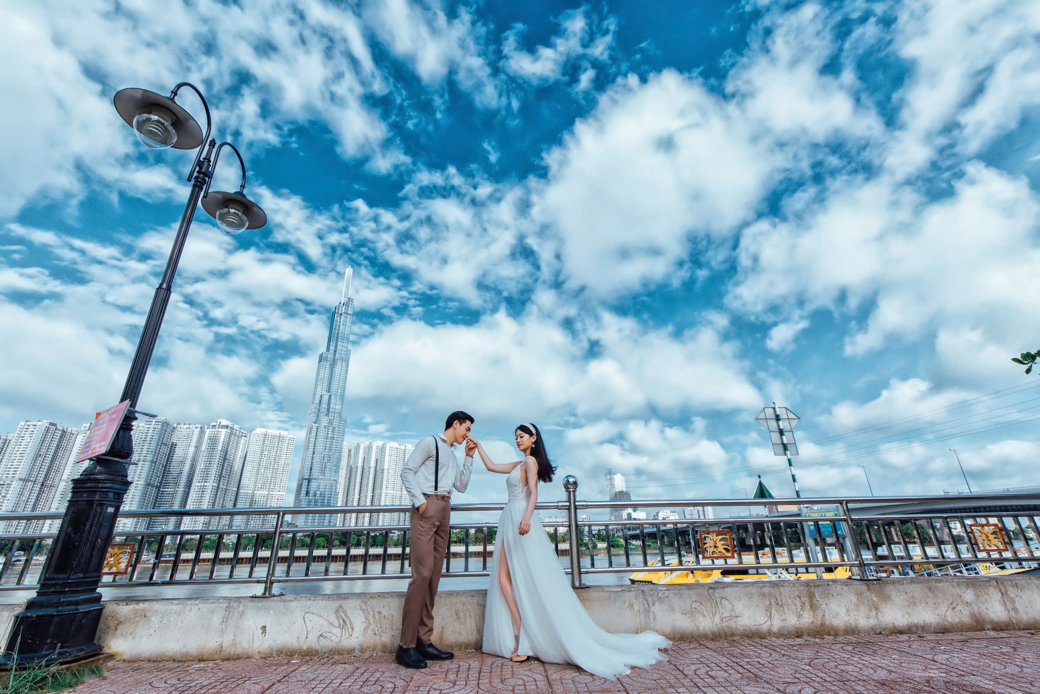 Công viên cây xanh TP.HCM với ánh sáng tự nhiên cho shoot ảnh tươi sáng
