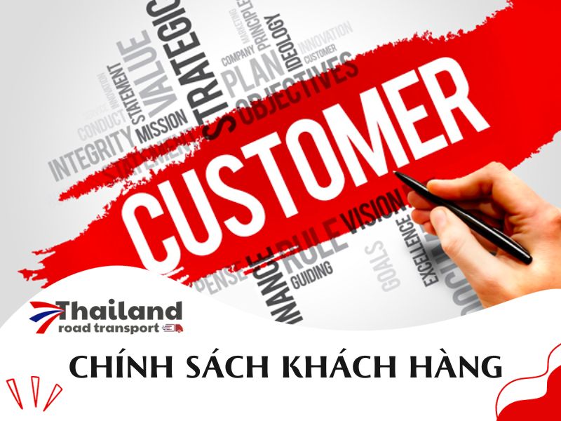 Người dùng tìm kiếm thông tin tài chính trên thiết bị di động