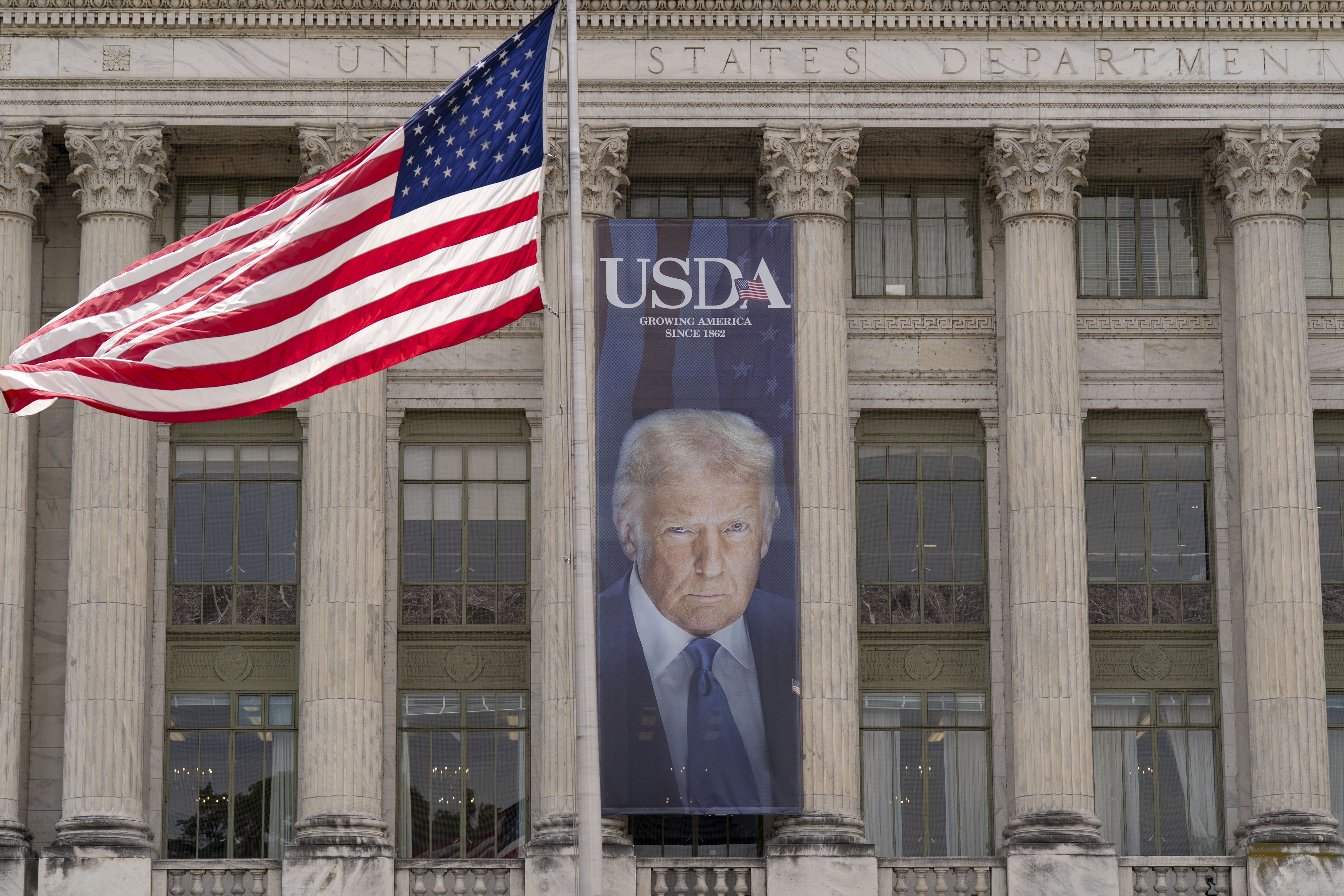 Điện thoại Trump T1 lộ diện
