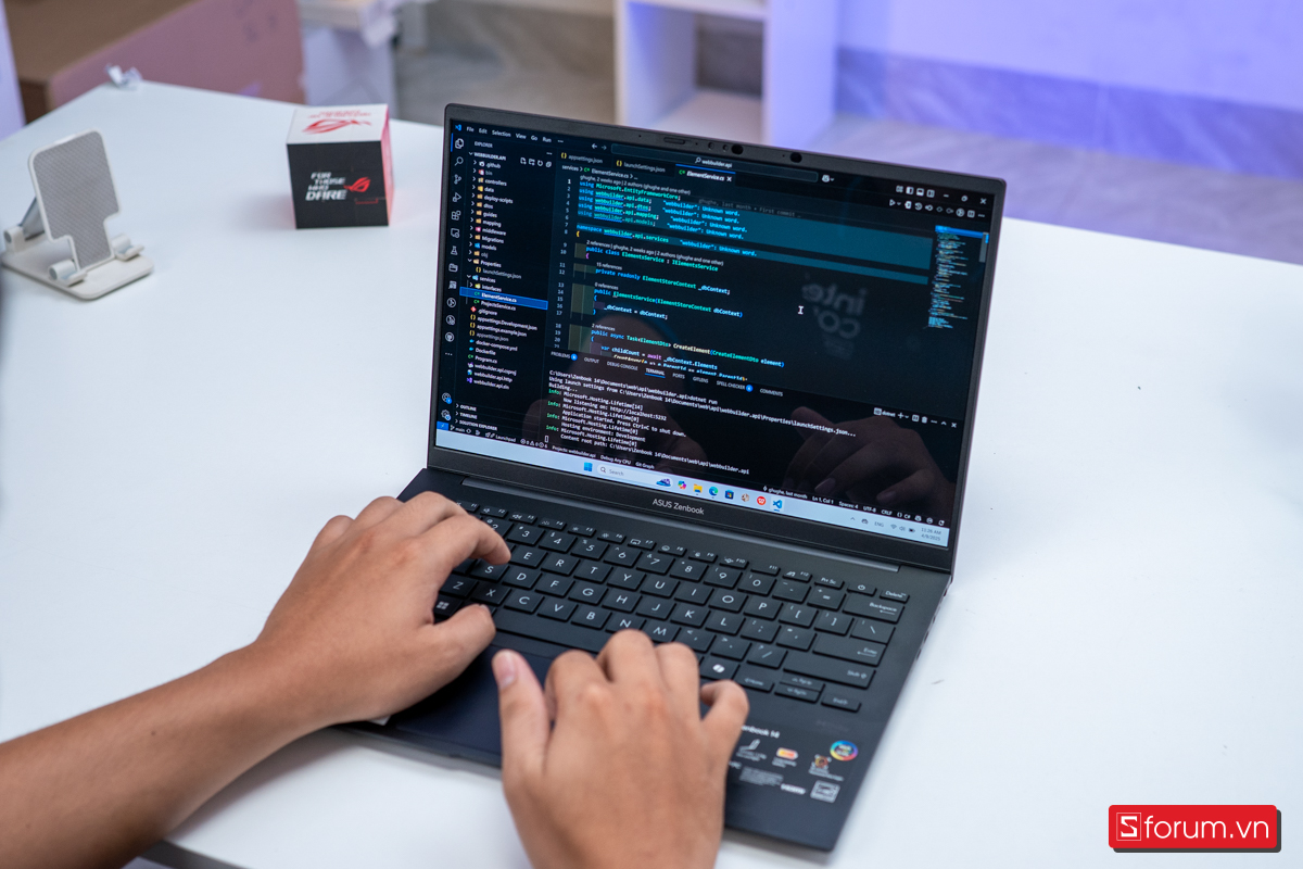 Laptop AI làm được gì cho người dùng trong năm 2025
