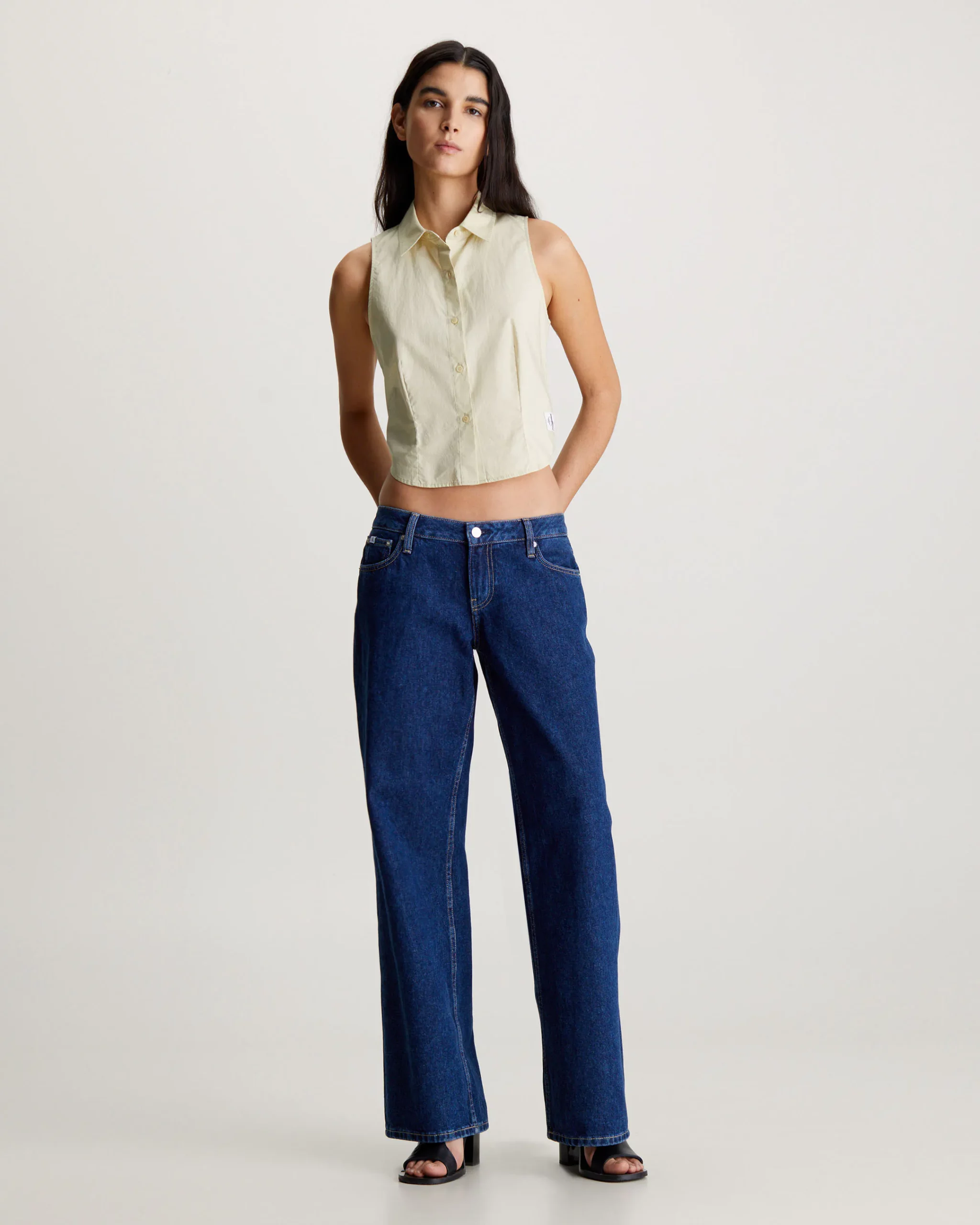 Quần jeans ống đứng