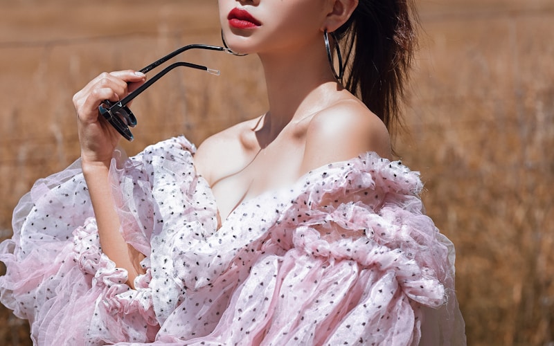 Giáo viên mặc áo cardigan kết hợp áo sơ mi