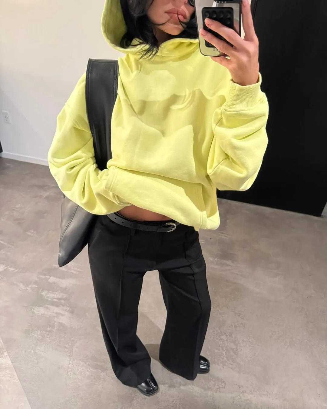 quần tây phối hoodie vàng