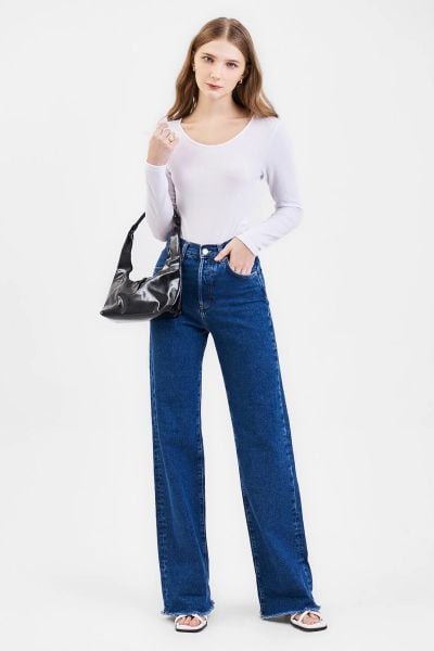 Áo thun tay dài phối cùng quần jean