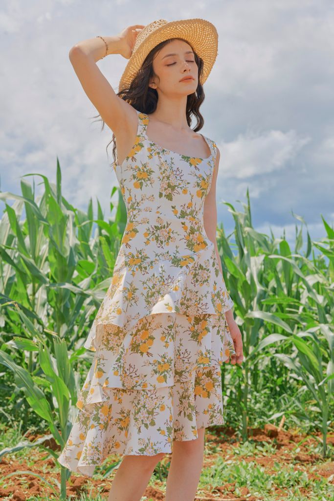 Áo thun oversize in hoa hồng — casual nhưng vẫn có điểm nhấn