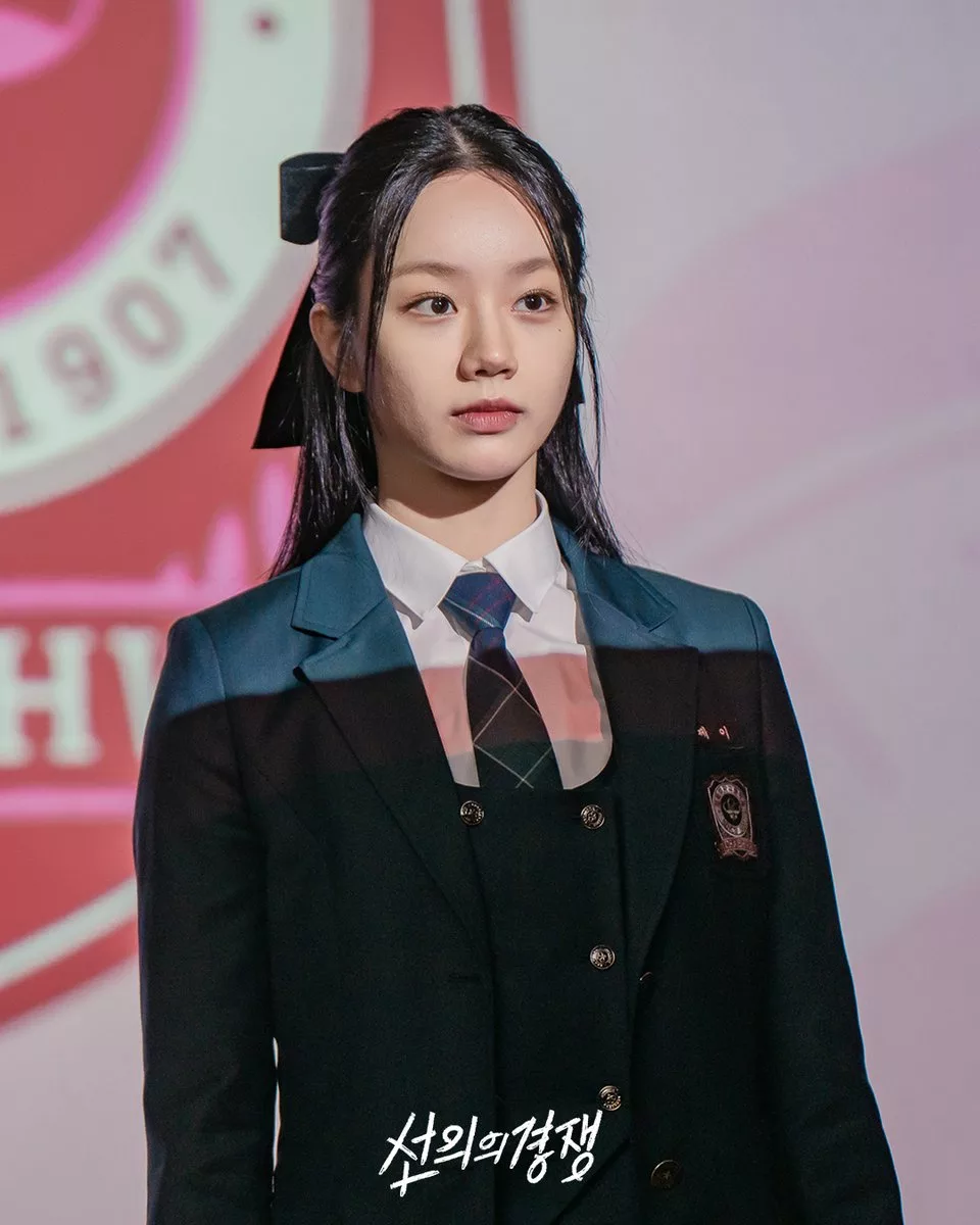 Friendly Rivalry Hyeri diện trang phục học sinh