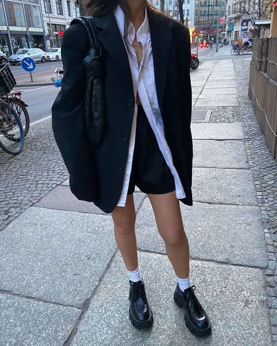 Áo sơ mi mặc trong blazer nữ phong cách thanh lịch