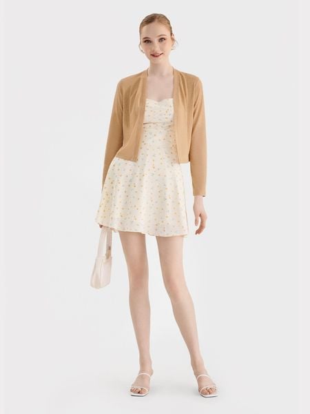 Cardigan kết hợp váy liền tạo vẻ nhẹ nhàng đáng yêu