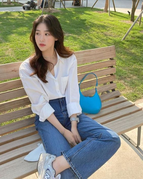 Tự tin đến trường với áo sơ mi và quần jeans phá cách