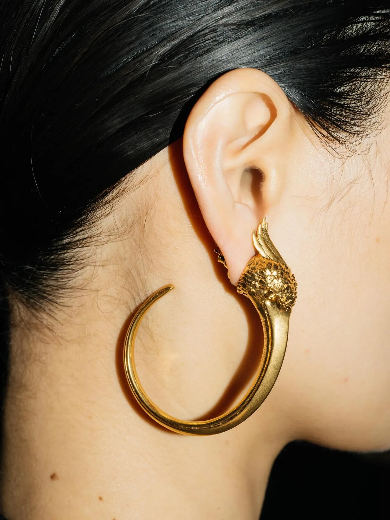 Bông tai to bản Schiaparelli hình khối