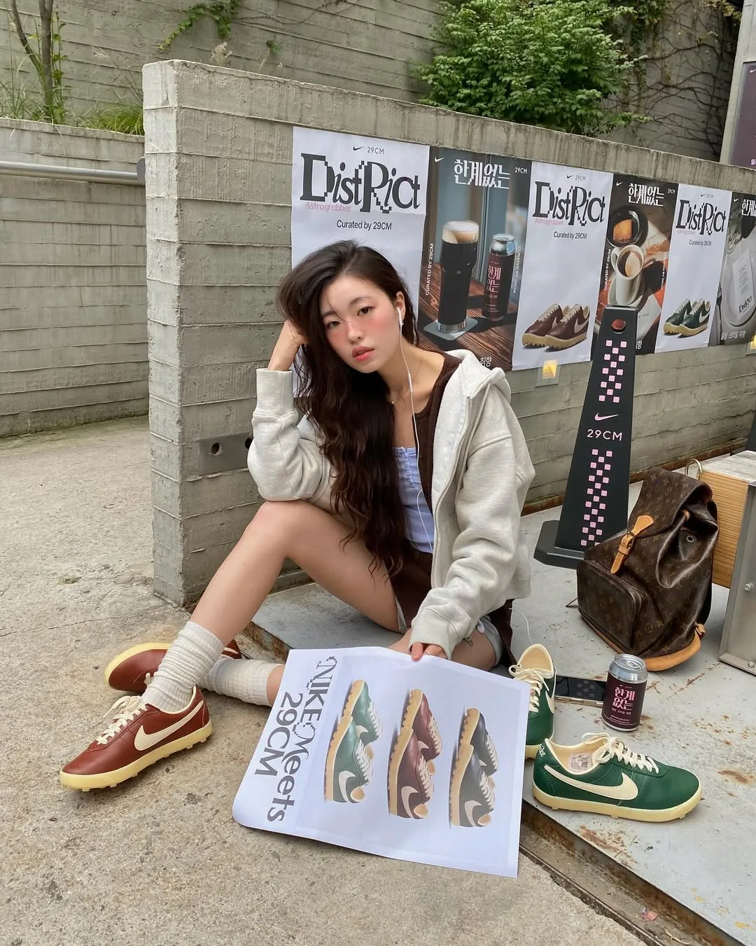 Sneaker da tạo cảm giác thanh lịch hơn cho trang phục hằng ngày