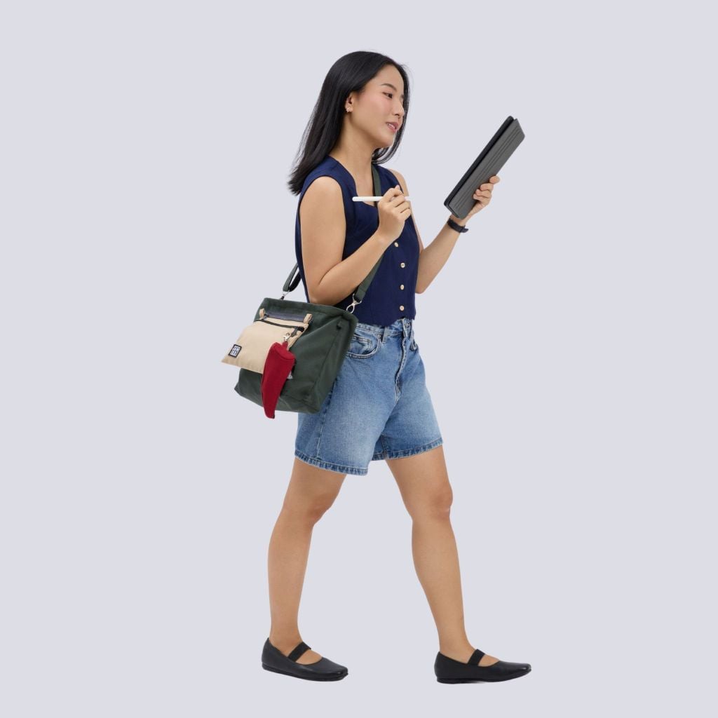 Túi vải và balo nhỏ giúp outfit đi học thêm cá tính nhưng vẫn thực tế