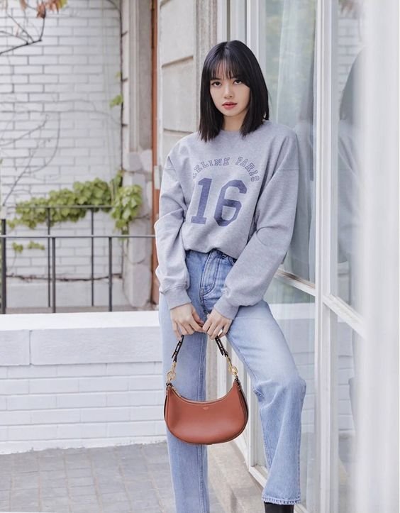 Quần jeans có thể dễ dàng mix cùng nhiều món đồ thời trang khác nhau