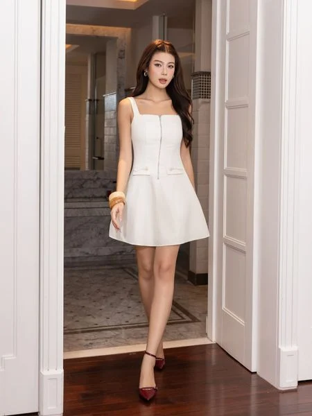 Đầm mini hai dây xòe phối dây kéo kim loại màu kem