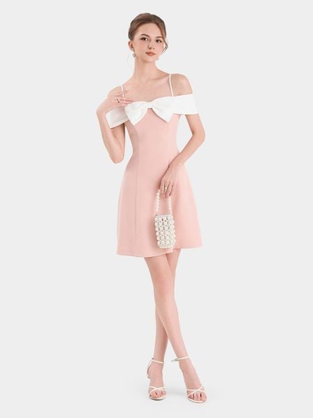 Vải cotton thoáng và hút ẩm tốt, phù hợp mặc hằng ngày