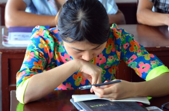 Học tiếng Anh qua podcast khi đi làm